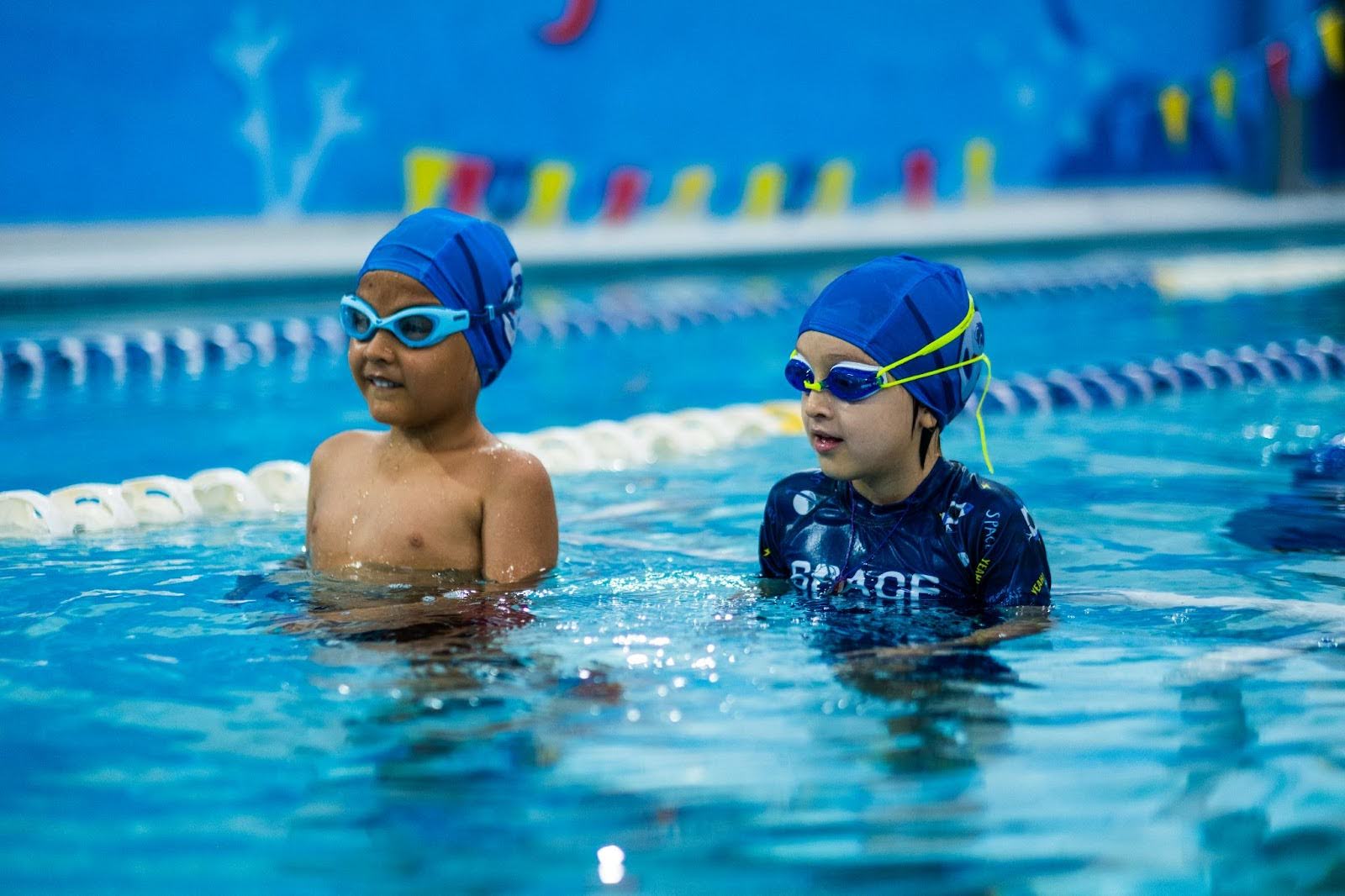 Beneficios de practicar natación para niños: más que un deporte
