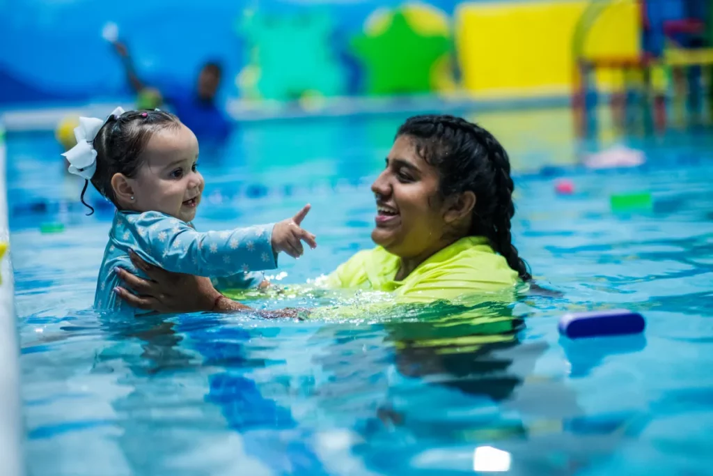 A qué edad puede entrar tu bebé a la piscina
